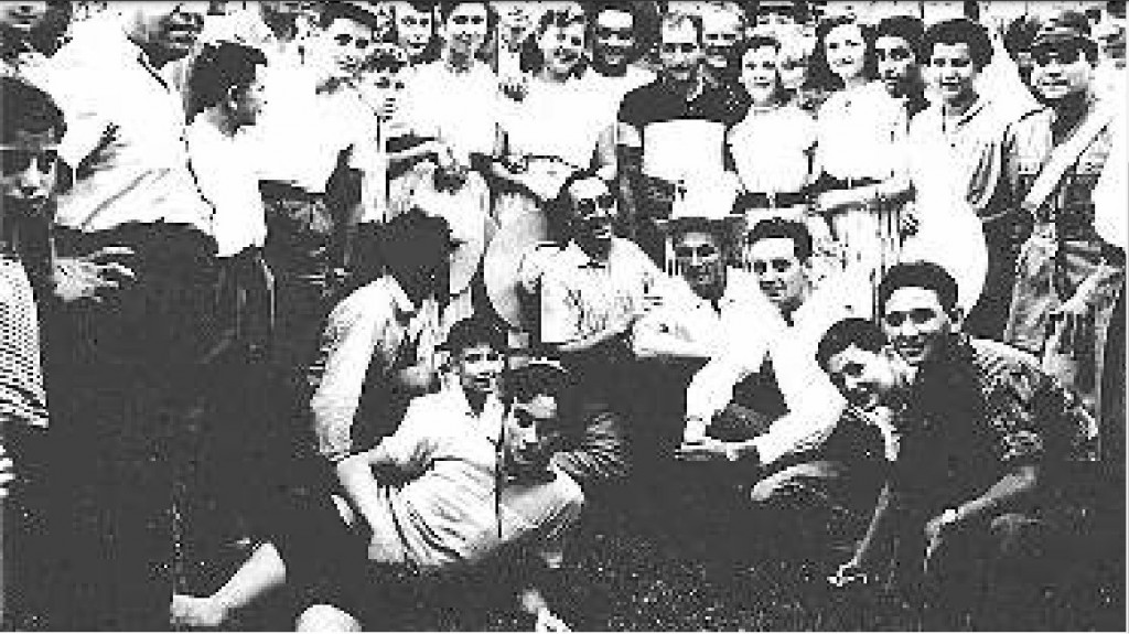 Savigliano, il campione di ciclismo Gino Bartali nel 1953 in occasione della Sagra del Grano