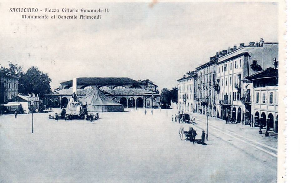 Piazza Vittoiro Emanuele II e monumento Arimondi