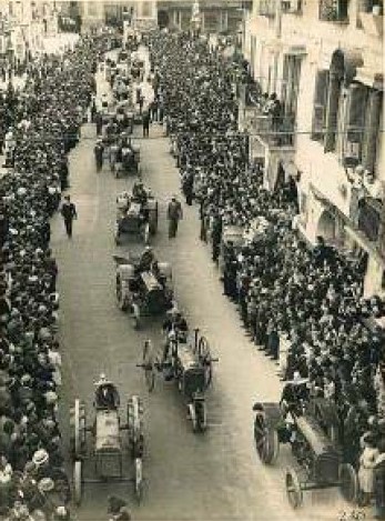Sfilata dei trattori I sagra del grano, 1938, piazza Santarosa